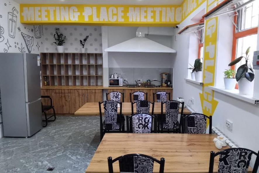 Meeting Place بيشكيك المظهر الخارجي الصورة
